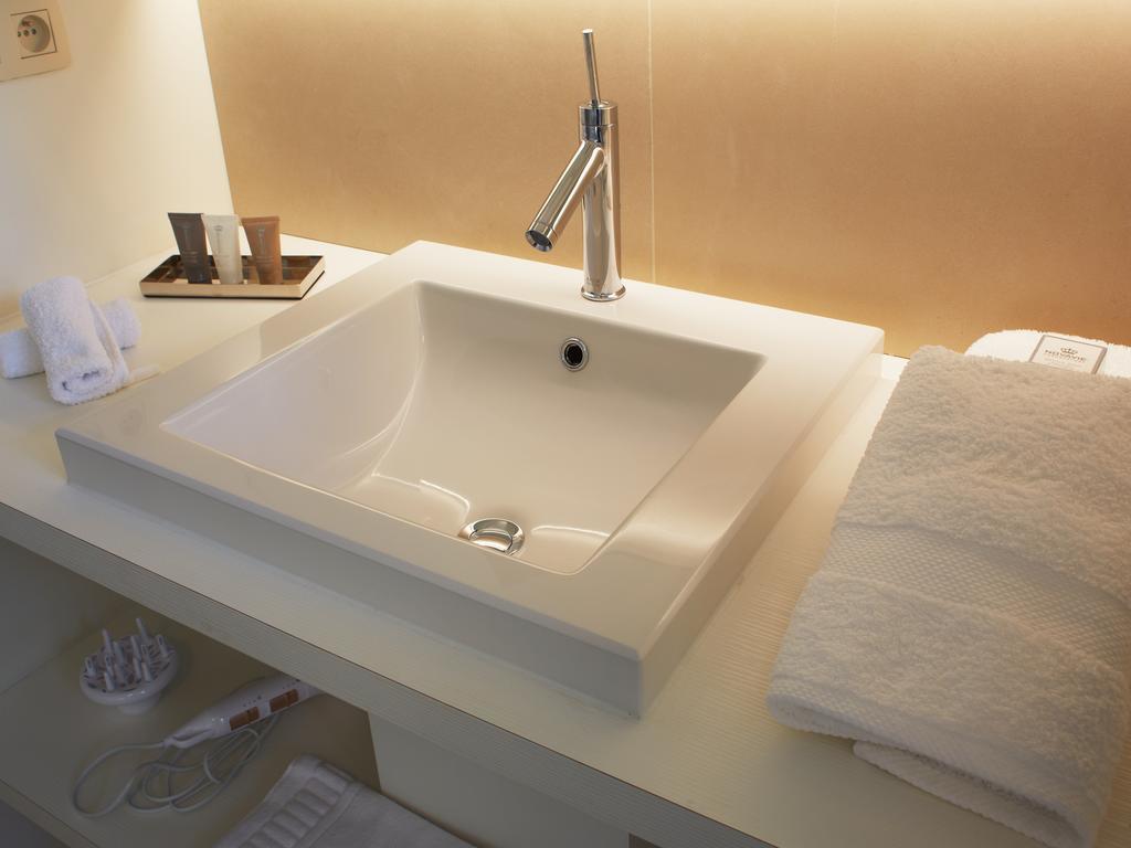 Alphabet - Luxury Guesthouse&art Gallery Couette-café Bruges